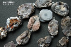 Кружевной агат, жеоды с напылением крупные, 3 бусины Кружевной агат, жеоды с напылением крупные, 3 бусины