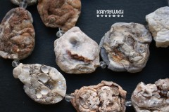 Кружевной агат, жеоды с напылением светлые, 3 бусины