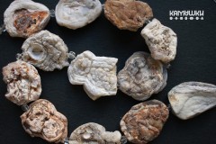 Кружевной агат, жеоды с напылением светлые, 3 бусины