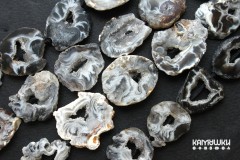 Срез кружевного агата с друзой кварца, маленькие, 1 бусина