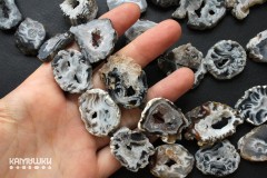 Срез кружевного агата с друзой кварца, средние, 1 бусина