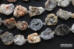 Кружевной агат, жеоды с напылением средние, 4 бусины