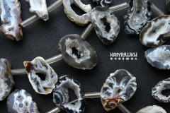 Срез кружевного агата с друзой кварца с поперечным отверстием, маленькие, 1 бусина Срез кружевного агата с друзой кварца с поперечным отверстием, маленькие, 1 бусина