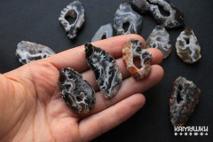 Срез кружевного агата с друзой кварца, с поперечным отверстием, крупные, 1 бусина Срез кружевного агата с друзой кварца, с поперечным отверстием, крупные, 1 бусина
