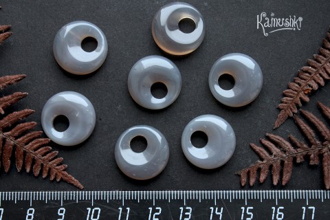 Халцедон серый, бусина "бублик" со смещенным отверстием, 18 мм, 1 шт