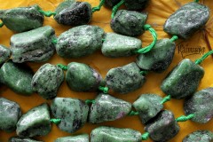 Цоизит с рубином, куски крупные, набор 3 бусины Цоизит с рубином, куски крупные, набор 3 бусины