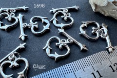 Застежка-тоггл "сердце со стрелами" 14х19 мм, №1698, 1 шт Застежка-тоггл "сердце со стрелами" 14х19 мм, №1698, 1 шт