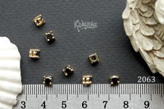 Бусина плоская с фианитом, 4х4 мм, №2063, 1 шт Бусина плоская с фианитом, 4х4 мм, №2063, 1 шт