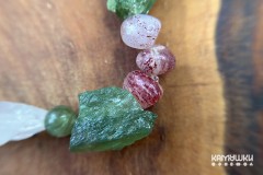 Браслет с апатитом и кварцем с включением гематита