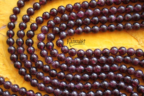 Гранат полупрозрачный, шар гладкий 5,7 мм, набор 17 бусин