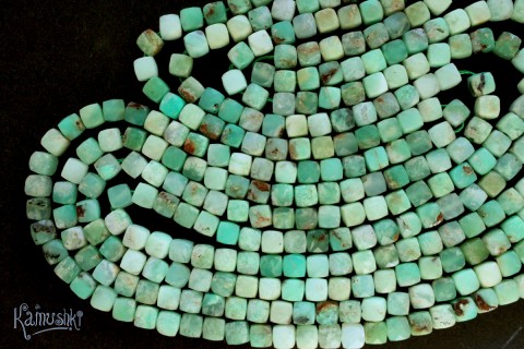 Хризопраз, граненый кубик 5 мм, набор 14 бусин