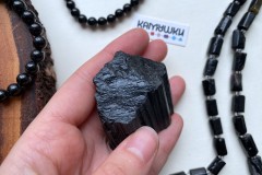 Коллекционный минерал, черный турмалин (шерл), №К0533