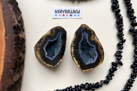 Коллекционный минерал, агат, две половинки, №К0543