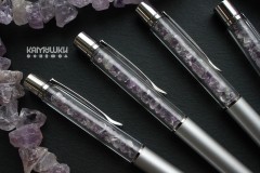 Коллекционная шариковая ручка с крошкой из аметиста Коллекционная шариковая ручка с крошкой из аметиста