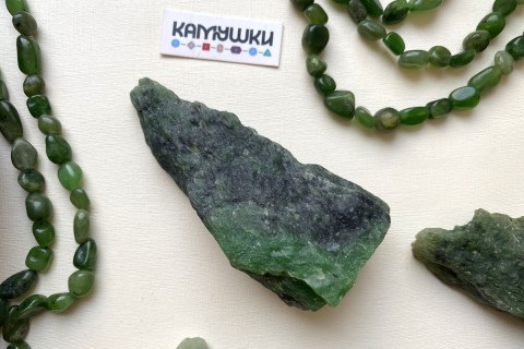 Коллекционный минерал, нефрит, №К0694