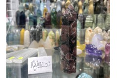 Коллекционный минерал, гранат в жедрите-антофиллите, №К0134