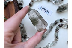 Коллекционный минерал, кварц с включениями хлорита и гематита, №К0496