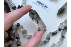Коллекционный минерал, кварц с включениями хлорита и гематита, №К0499 Коллекционный минерал, кварц с включениями хлорита и гематита, №К0499