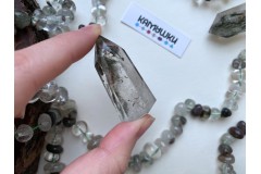 Коллекционный минерал, кварц с включениями хлорита и гематита, №К0500 Коллекционный минерал, кварц с включениями хлорита и гематита, №К0500
