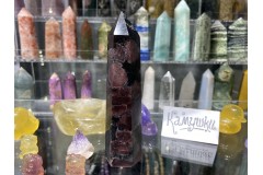 Коллекционный минерал, гранат в жедрите-антофиллите, №К0217