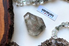 Коллекционный минерал, кварц с включениями хлорита и гематита, №К0393