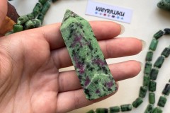 Коллекционный минерал, цоизит с включениями рубина, №К0413