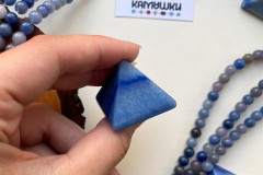 Коллекционный минерал, кварц с включениями дюмортьерита, №К0178