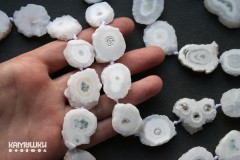Срез друзы кварца, 19-38 мм, набор 3 бусины
