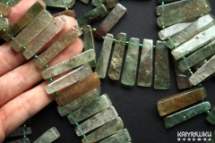 Кварц с включениями хлорита и гематита, плоские палочки, набор 11 бусин Кварц с включениями хлорита и гематита, плоские палочки, набор 11 бусин