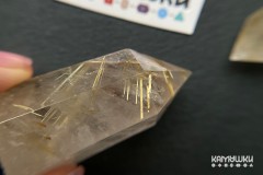 Коллекционный минерал, кварц золотистый с включениями рутила, №К0831 Коллекционный минерал, кварц золотистый с включениями рутила, №К0831