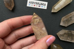 Коллекционный минерал, кварц золотистый с включениями рутила, №К0831 Коллекционный минерал, кварц золотистый с включениями рутила, №К0831