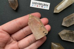 Коллекционный минерал, кварц золотистый с включениями рутила, №К0831 Коллекционный минерал, кварц золотистый с включениями рутила, №К0831