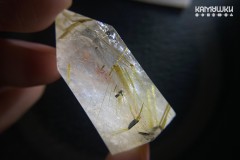 Коллекционный минерал, кварц золотистый с включениями рутила, №К0831 Коллекционный минерал, кварц золотистый с включениями рутила, №К0831