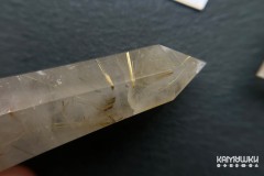 Коллекционный минерал, кварц золотистый с включениями рутила, №К0832 Коллекционный минерал, кварц золотистый с включениями рутила, №К0832