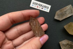 Коллекционный минерал, кварц золотистый с включениями рутила, №К0833 Коллекционный минерал, кварц золотистый с включениями рутила, №К0833