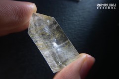 Коллекционный минерал, кварц золотистый с включениями рутила, №К0835