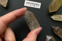 Коллекционный минерал, кварц золотистый с включениями рутила, №К0835