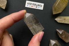 Коллекционный минерал, кварц золотистый с включениями рутила, №К0835