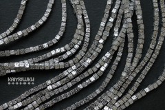 Имитация лавы с покрытием серебро, кубик 3 мм, набор 9,5 см Имитация лавы с покрытием серебро, кубик 3 мм, набор 9,5 см