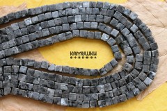 Ларвикит, кубик 6 мм, набор 16 бусин Ларвикит, кубик 6 мм, набор 16 бусин