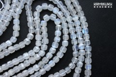Лунный камень, кубик граненый 6 мм, набор 8 бусин