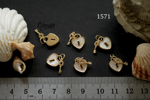 Подвеска сердечко с перламутром и ключик, 9х12 мм, №1571-0920, 1 шт