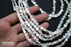 Перламутр белый, "сердце" (поперечное), 6 мм, набор 15 бусин Перламутр белый, "сердце" (поперечное), 6 мм, набор 15 бусин