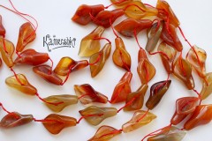 Сердолик, фигурная бусина "калла". Сердолик, фигурная бусина "калла".