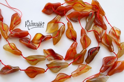 Сердолик, фигурная бусина "калла".