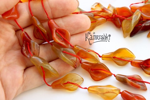 Сердолик, фигурная бусина "калла".