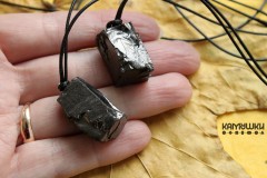 Шунгит натуральный, подвеска, кусок средний "прямоугольник", 1 шт Шунгит натуральный, подвеска, кусок средний "прямоугольник", 1 шт