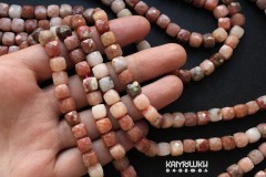 Скарн с кутногоритом, кубик граненый 7 мм, набор 14 бусин Скарн с кутногоритом, кубик граненый 7 мм, набор 14 бусин