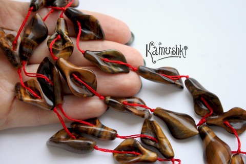 Тигровый глаз,  бусины в форме бутонов каллы