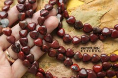 Яшма "красная", сердечки, 10 мм, набор 8 бусин Яшма "красная", сердечки, 10 мм, набор 8 бусин